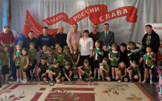 Защитникам Родины – слава! Защитникам Родины – слава!.